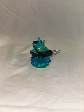 Skylanders Spyro's Adventure Gill Grunt Series 1 Figure